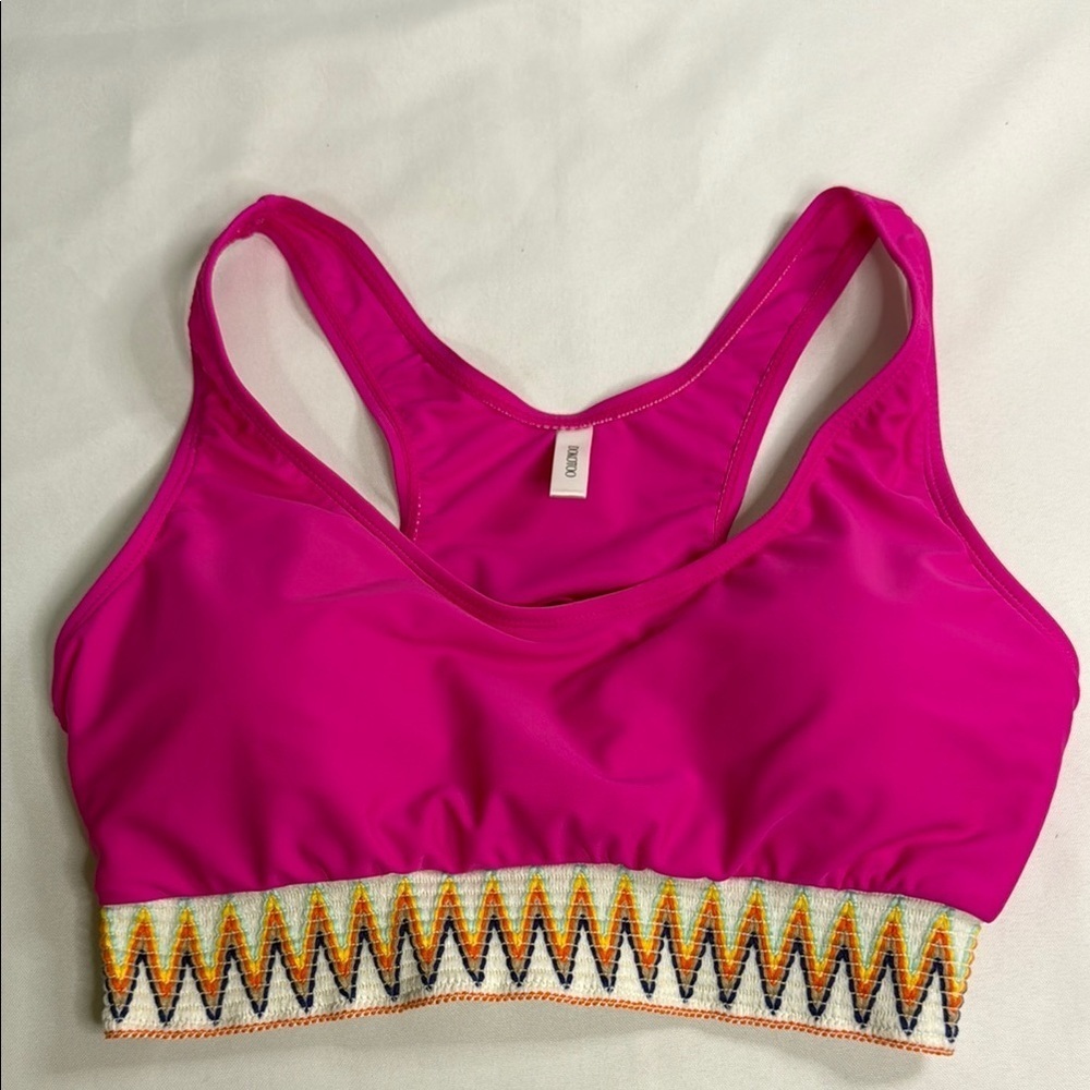 Chic Magenta Bikini Top with Patterned Band